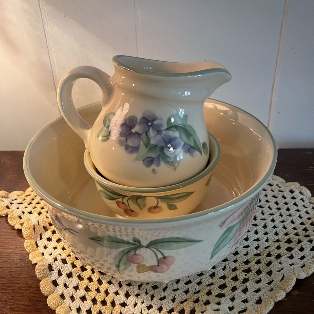 Pfaltzgraff Garden Party 3 pcs. Baking dish, small bowl & creamer.